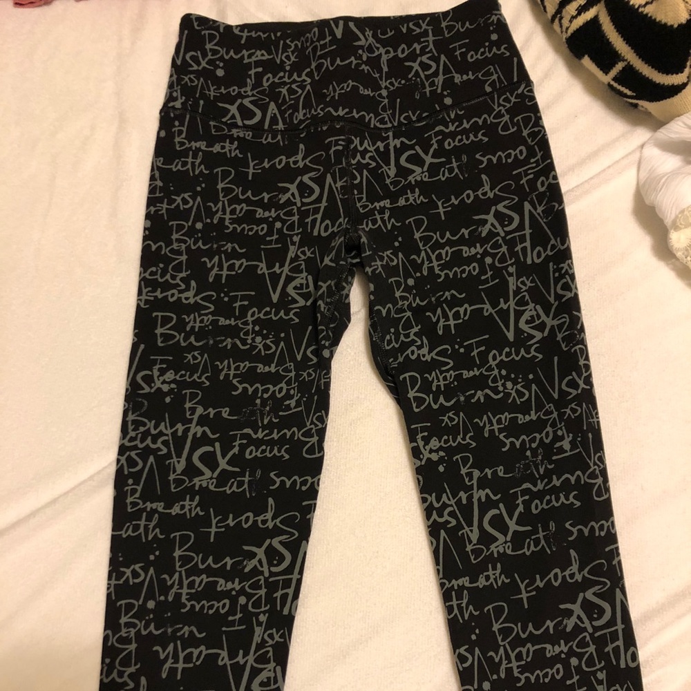 Black & gray VS workout leggings